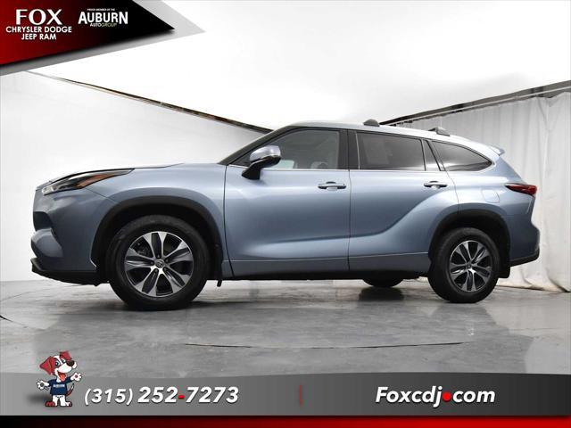 used 2022 Toyota Highlander car, priced at $36,995