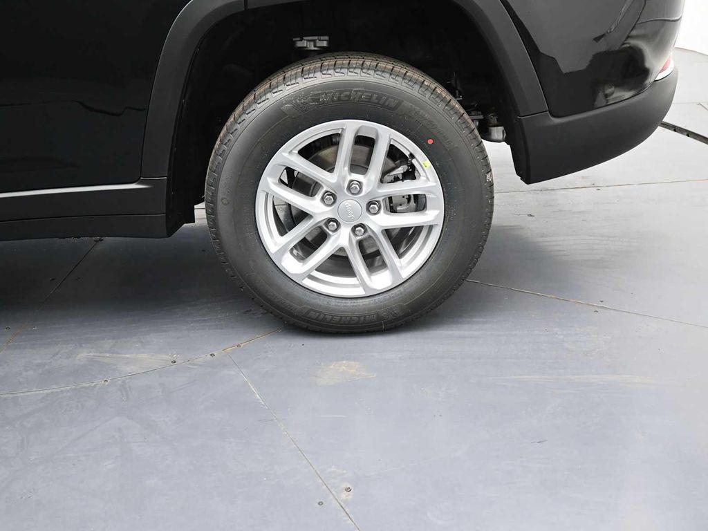 new 2025 Jeep Grand Cherokee car, priced at $43,409