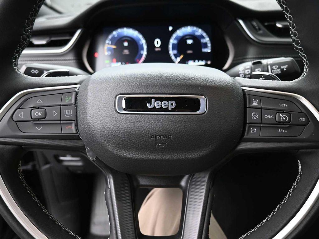 new 2025 Jeep Grand Cherokee car, priced at $44,170