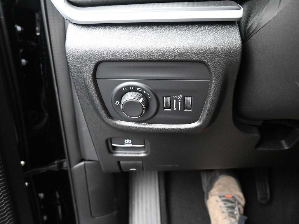 new 2025 Jeep Grand Cherokee car, priced at $44,170