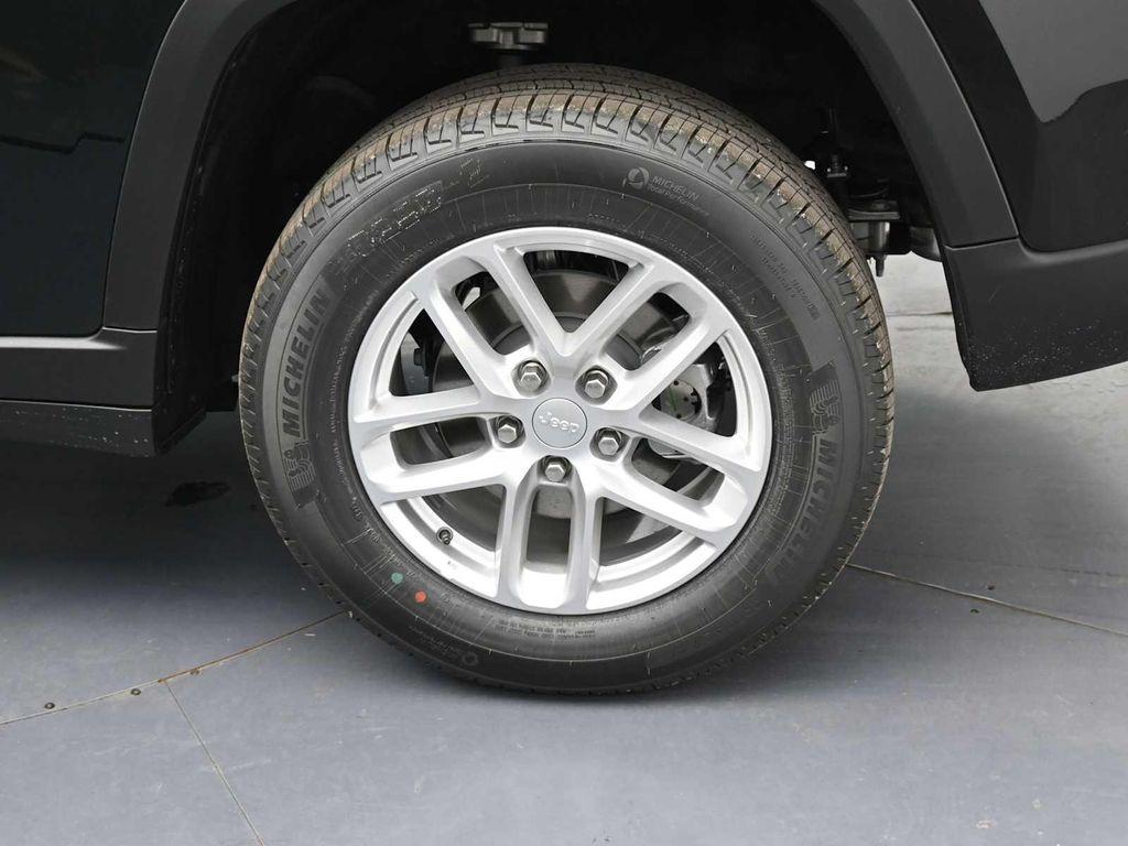 new 2025 Jeep Grand Cherokee car, priced at $44,170