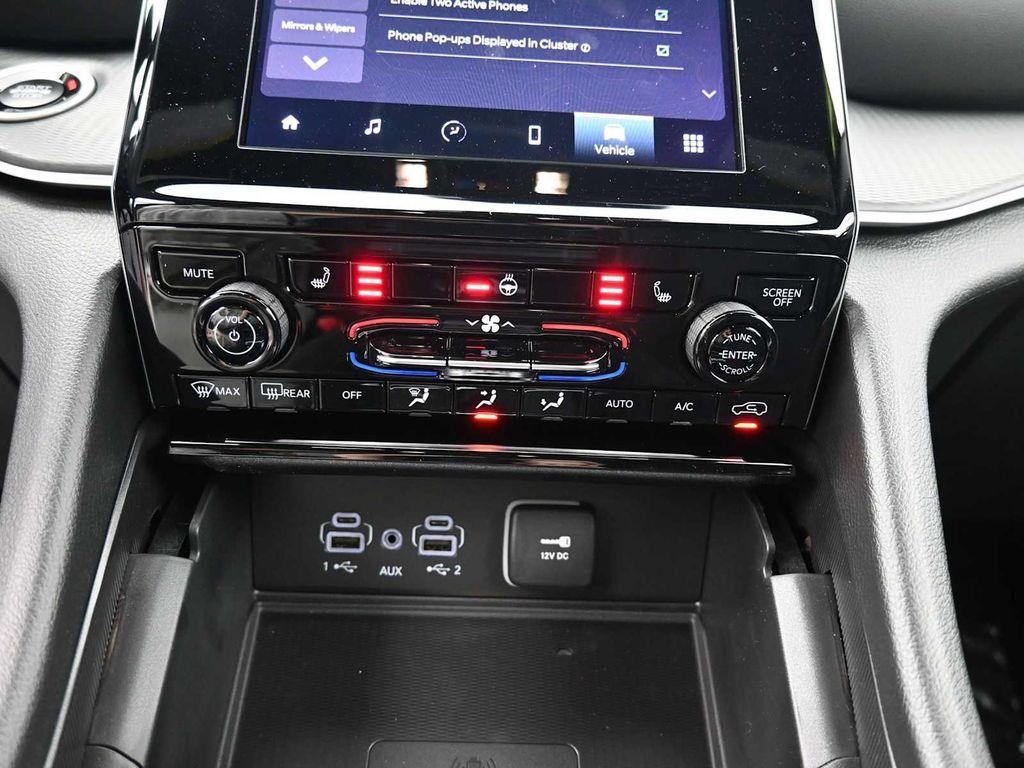 new 2025 Jeep Grand Cherokee car, priced at $44,180