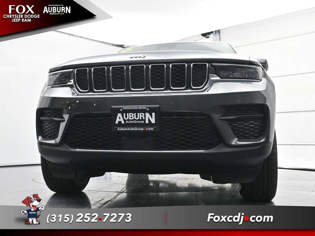 new 2025 Jeep Grand Cherokee car, priced at $44,180