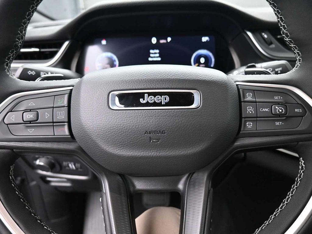 new 2025 Jeep Grand Cherokee car, priced at $44,180