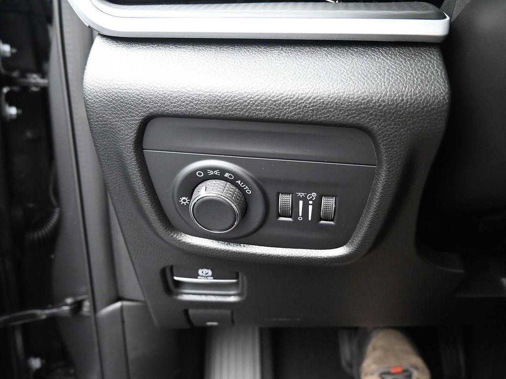 new 2025 Jeep Grand Cherokee car, priced at $44,180