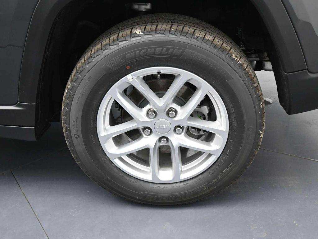 new 2025 Jeep Grand Cherokee car, priced at $44,180