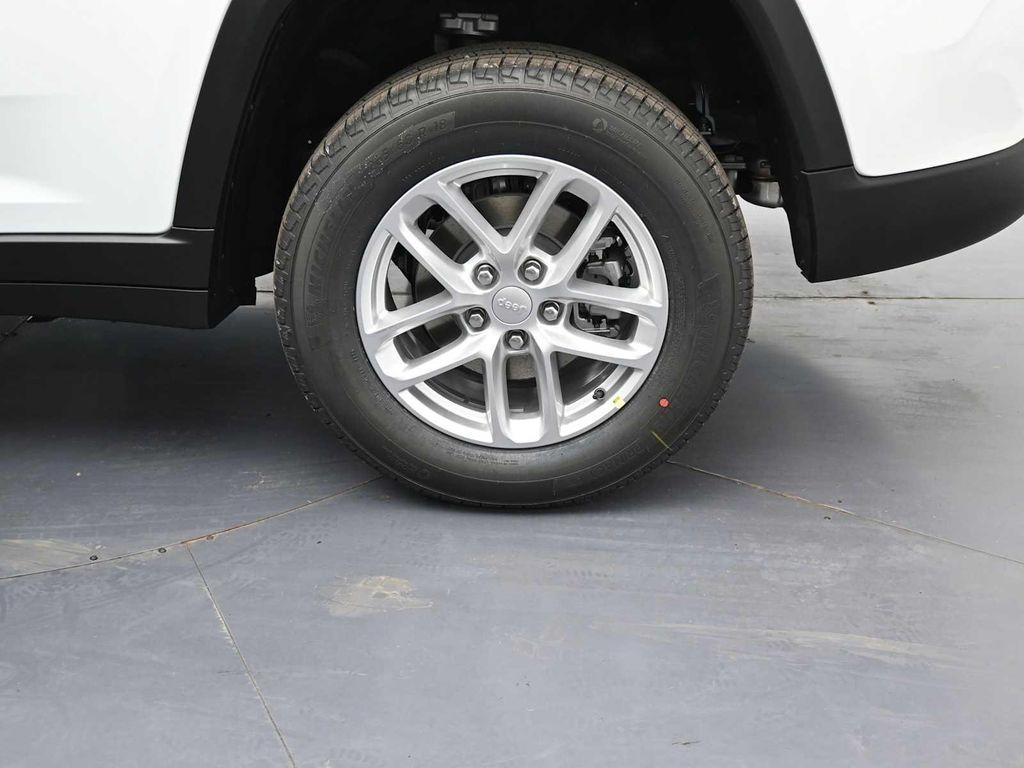 new 2025 Jeep Grand Cherokee car, priced at $42,873