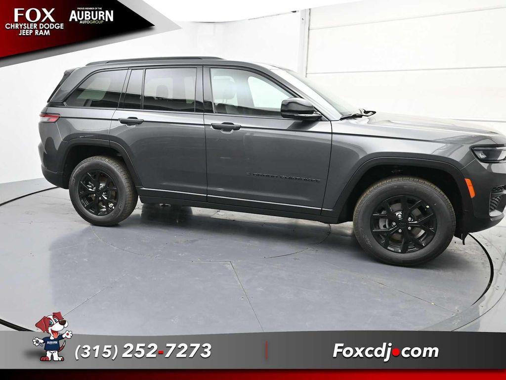 new 2025 Jeep Grand Cherokee car, priced at $47,725