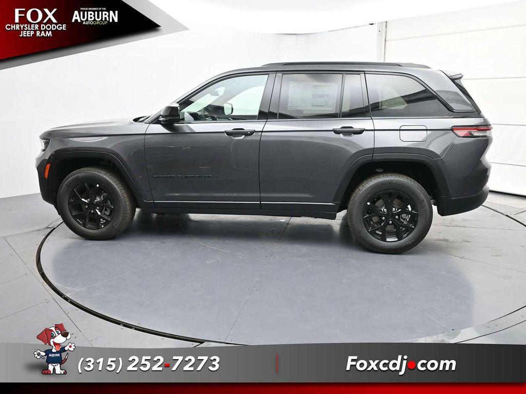 new 2025 Jeep Grand Cherokee car, priced at $47,725