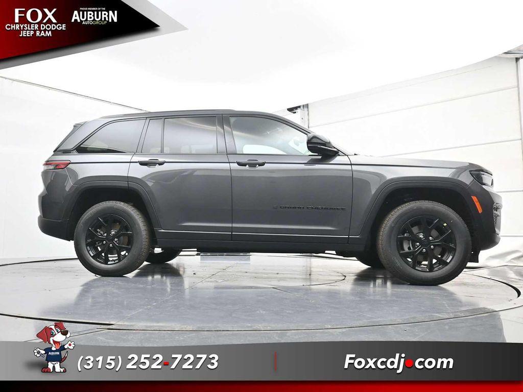 new 2025 Jeep Grand Cherokee car, priced at $47,725
