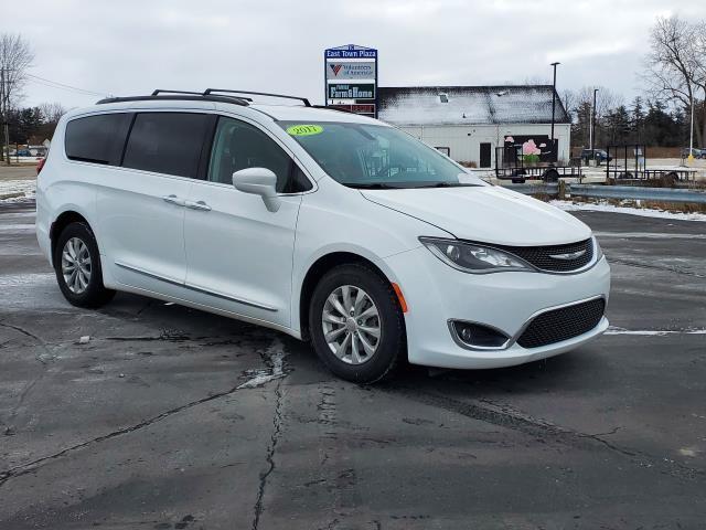 used 2017 Chrysler Pacifica car, priced at $12,489