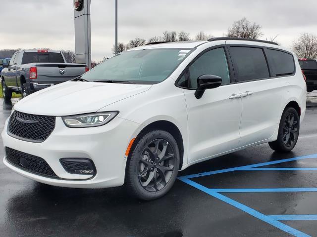 new 2024 Chrysler Pacifica car, priced at $51,185