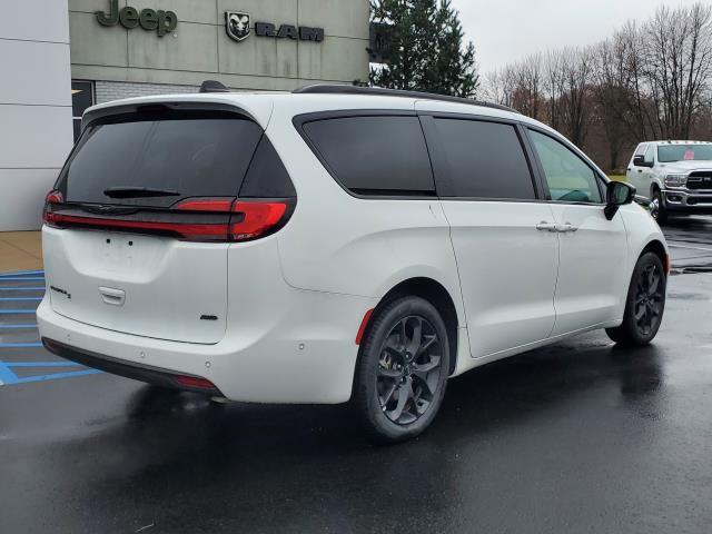 new 2024 Chrysler Pacifica car, priced at $51,185