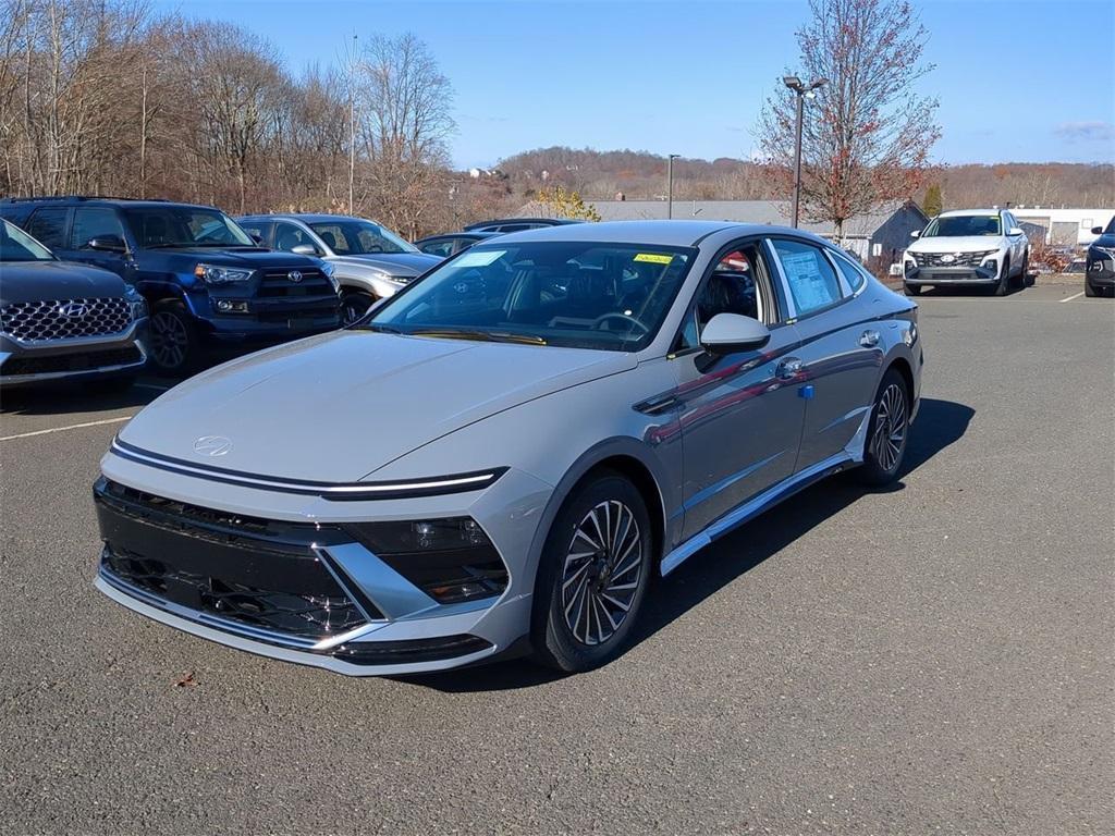 new 2025 Hyundai Sonata Hybrid car, priced at $32,710