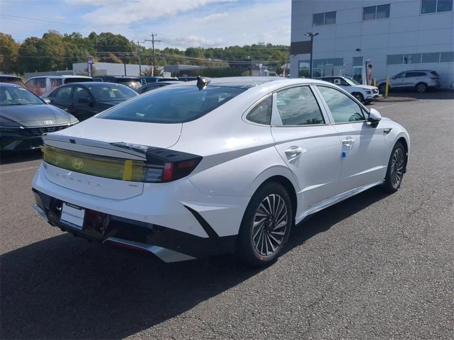 new 2025 Hyundai Sonata Hybrid car, priced at $39,630