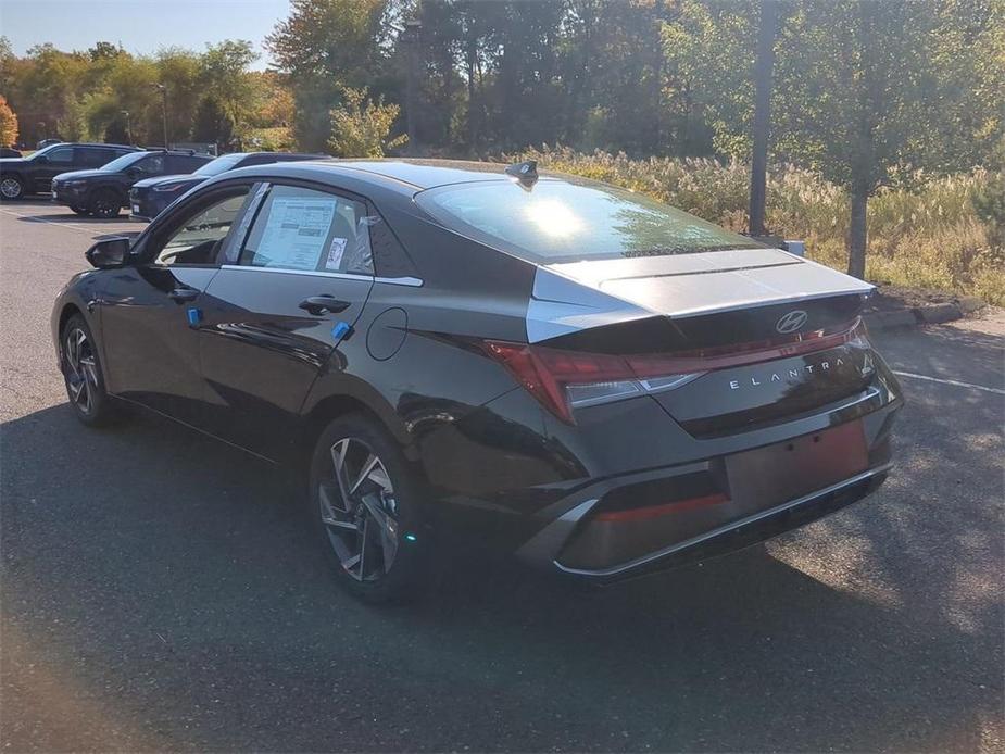 new 2025 Hyundai Elantra HEV car, priced at $30,895