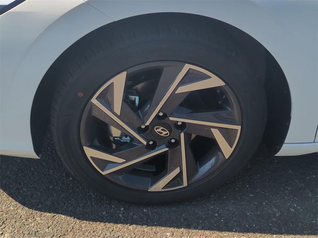 new 2025 Hyundai Elantra car, priced at $25,585
