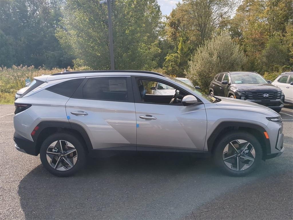 new 2025 Hyundai TUCSON Hybrid car, priced at $39,015