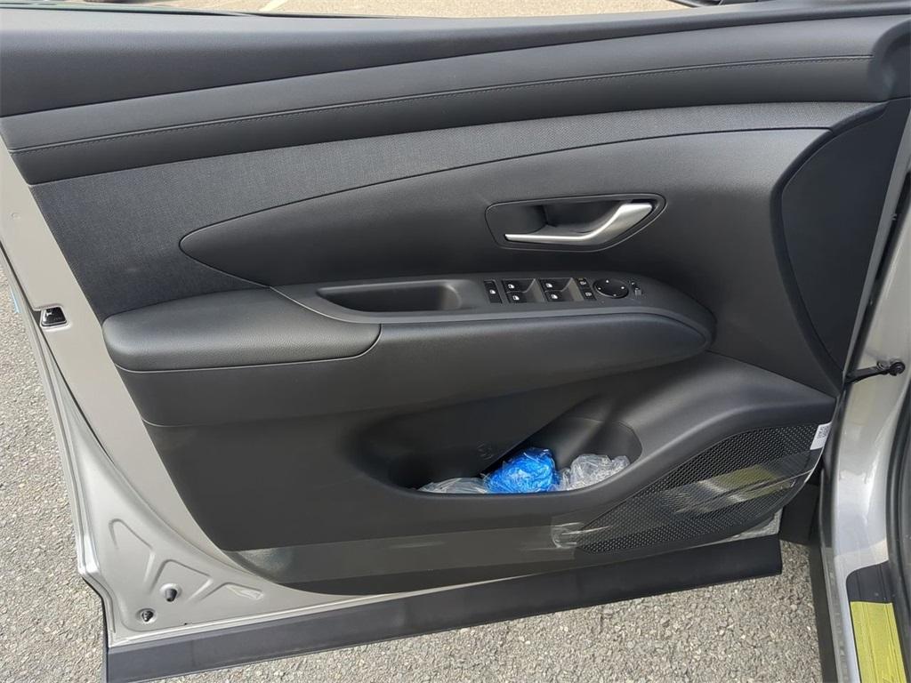 new 2025 Hyundai TUCSON Hybrid car, priced at $39,015