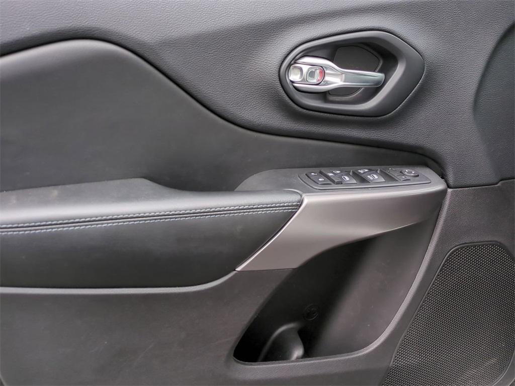 used 2019 Jeep Cherokee car, priced at $17,598