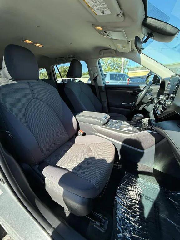 used 2022 Toyota Highlander car, priced at $21,999