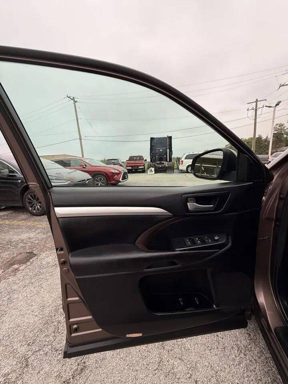 used 2017 Toyota Highlander car, priced at $17,999