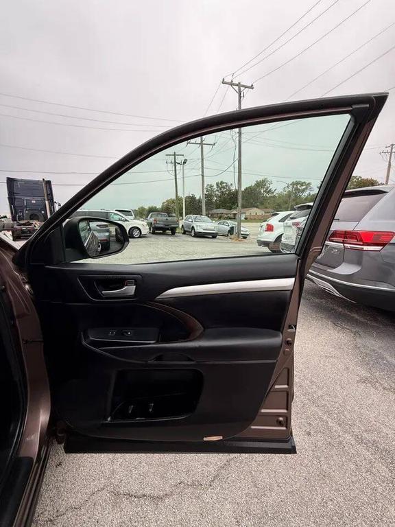 used 2017 Toyota Highlander car, priced at $17,999