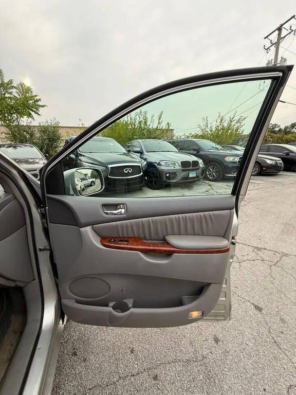 used 2004 Toyota Sienna car, priced at $4,299
