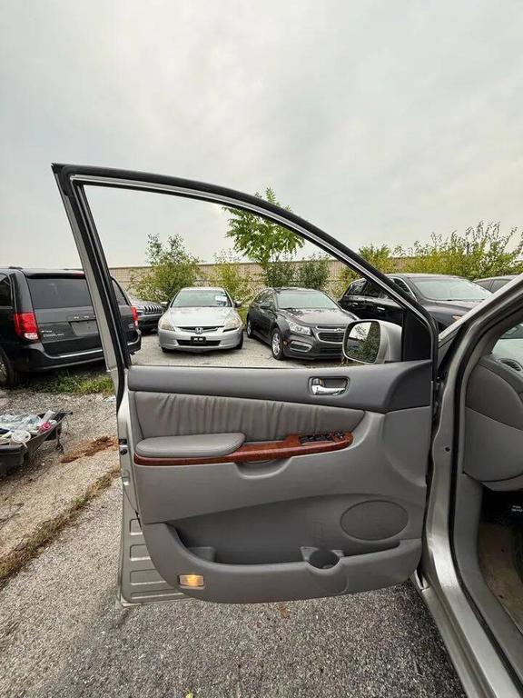 used 2004 Toyota Sienna car, priced at $4,299