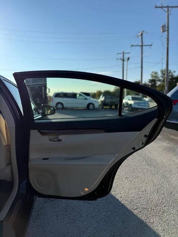 used 2014 Lexus ES 300h car, priced at $14,999