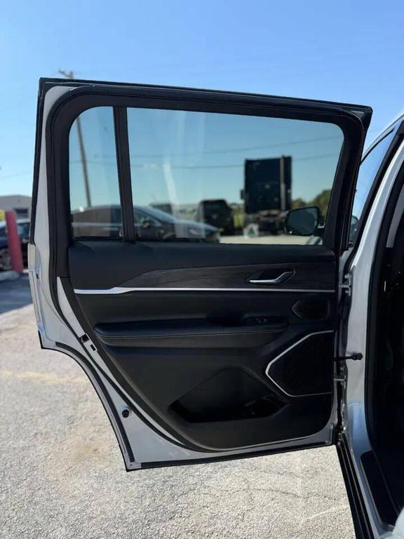 used 2021 Jeep Grand Cherokee L car, priced at $27,999