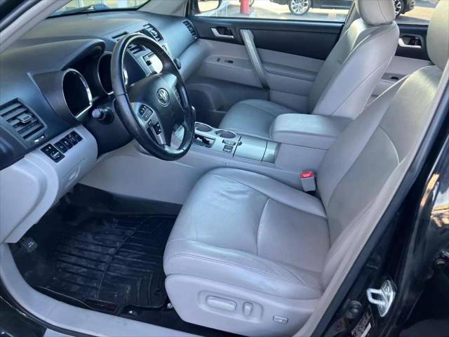 used 2013 Toyota Highlander car, priced at $12,749