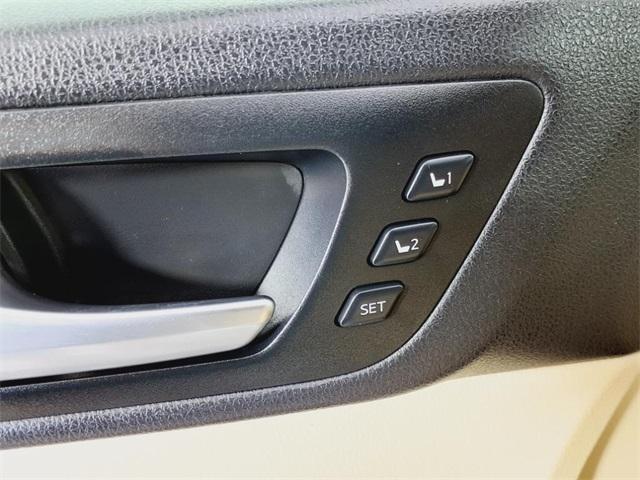used 2019 Toyota Highlander car, priced at $25,895