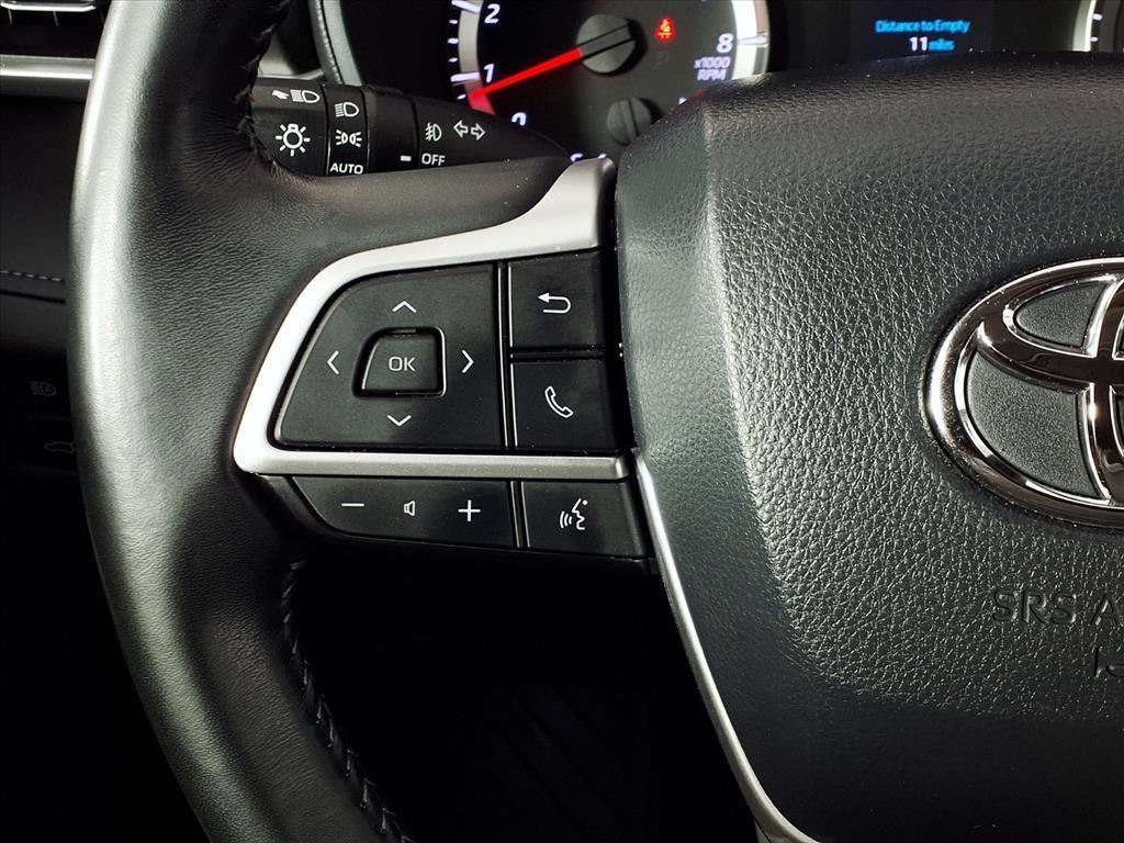 used 2022 Toyota Highlander car, priced at $32,995