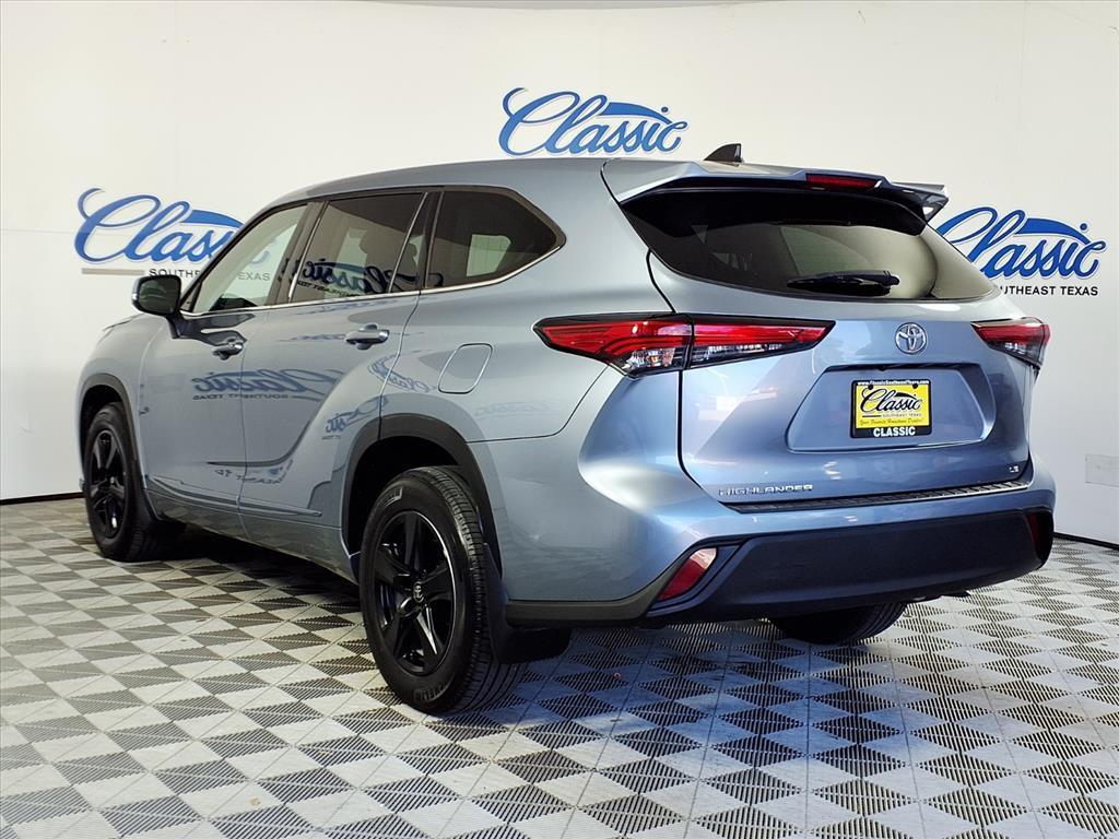 used 2022 Toyota Highlander car, priced at $32,995