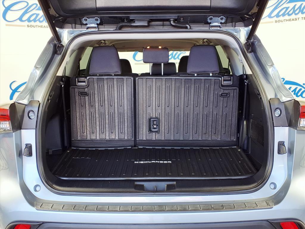 used 2022 Toyota Highlander car, priced at $32,995