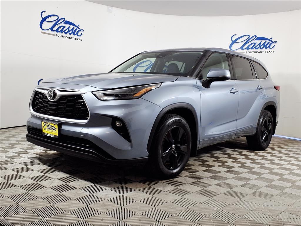 used 2022 Toyota Highlander car, priced at $32,995