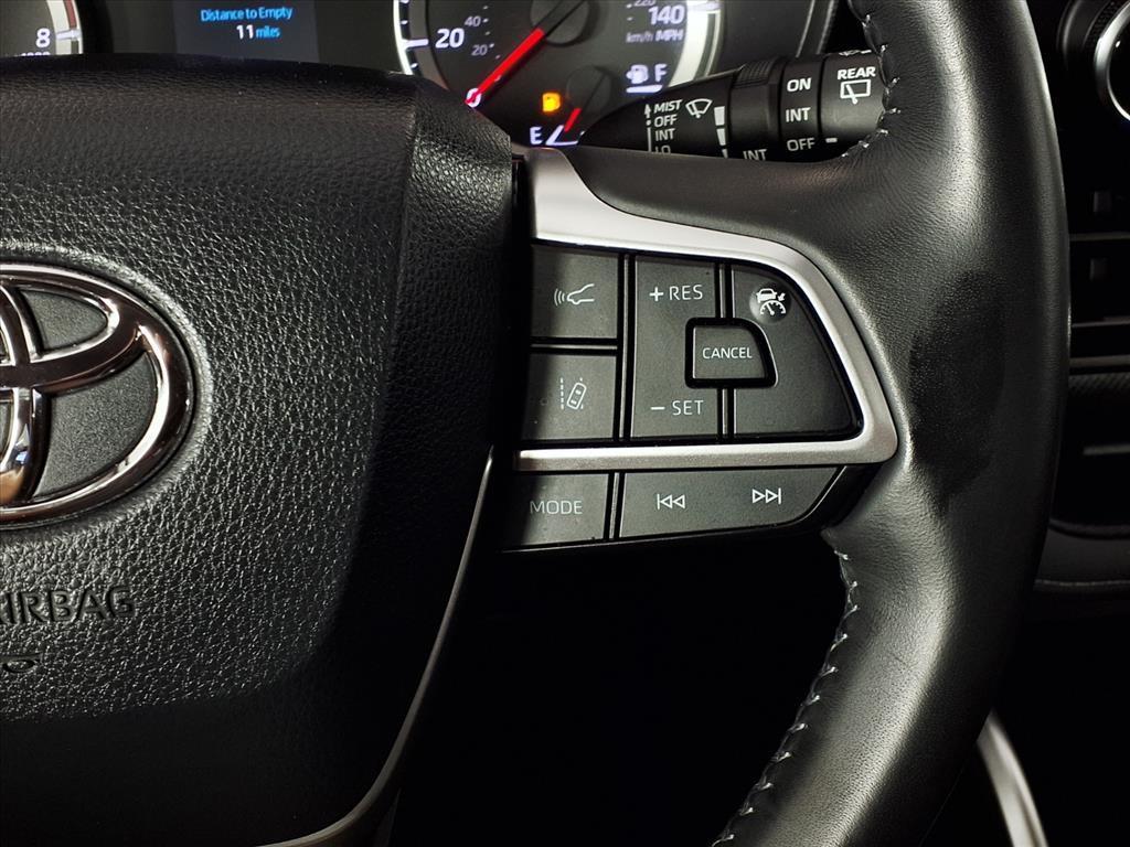 used 2022 Toyota Highlander car, priced at $32,995
