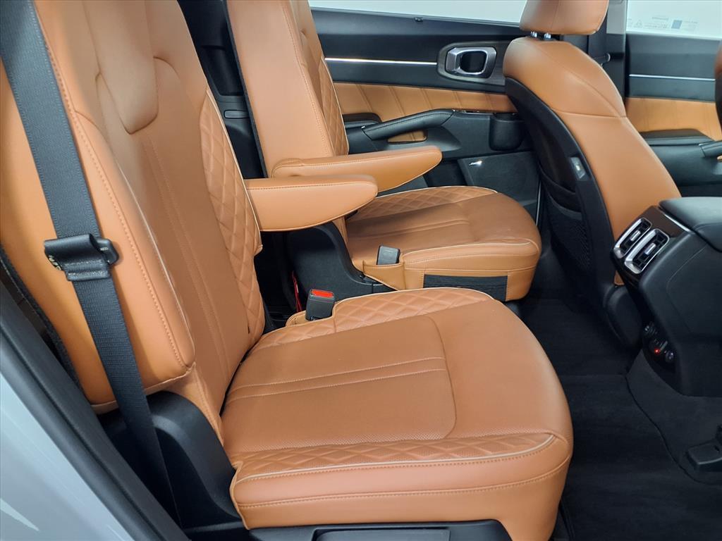 used 2023 Kia Sorento car, priced at $33,997