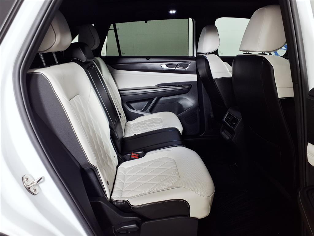 used 2024 Volkswagen Atlas Cross Sport car, priced at $38,995