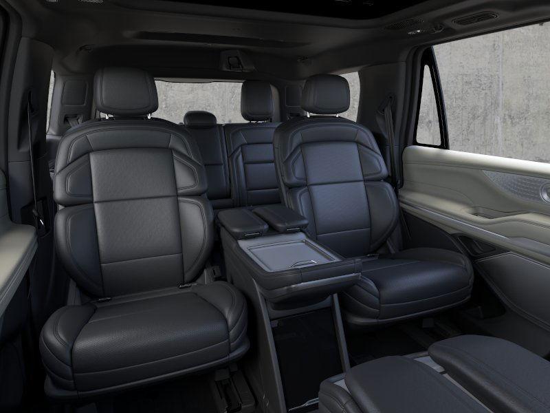 new 2025 Lincoln Navigator car, priced at $110,075