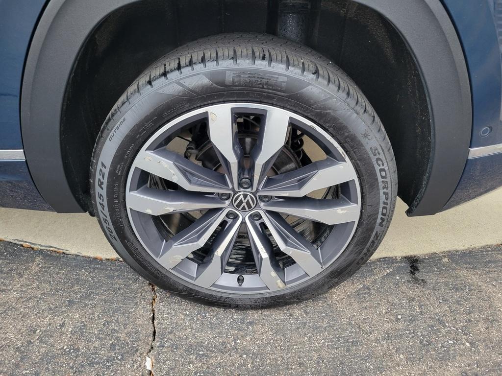 used 2021 Volkswagen Atlas Cross Sport car, priced at $27,800