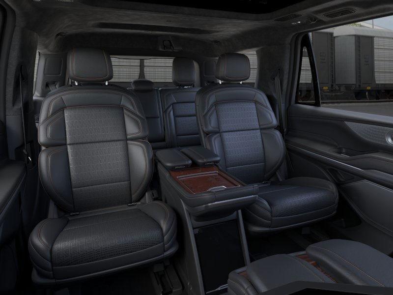 new 2025 Lincoln Navigator car, priced at $118,735