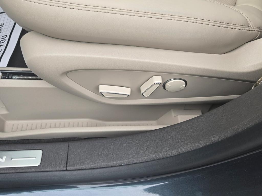 used 2023 Lincoln Nautilus car, priced at $40,400