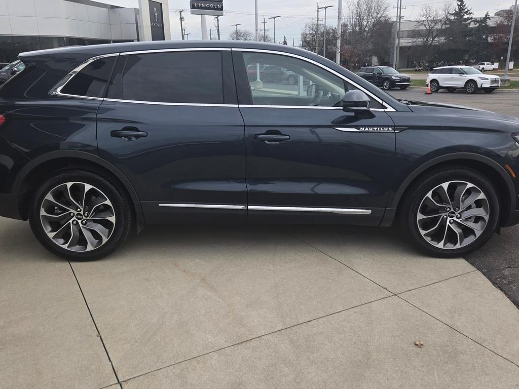 used 2023 Lincoln Nautilus car, priced at $40,400