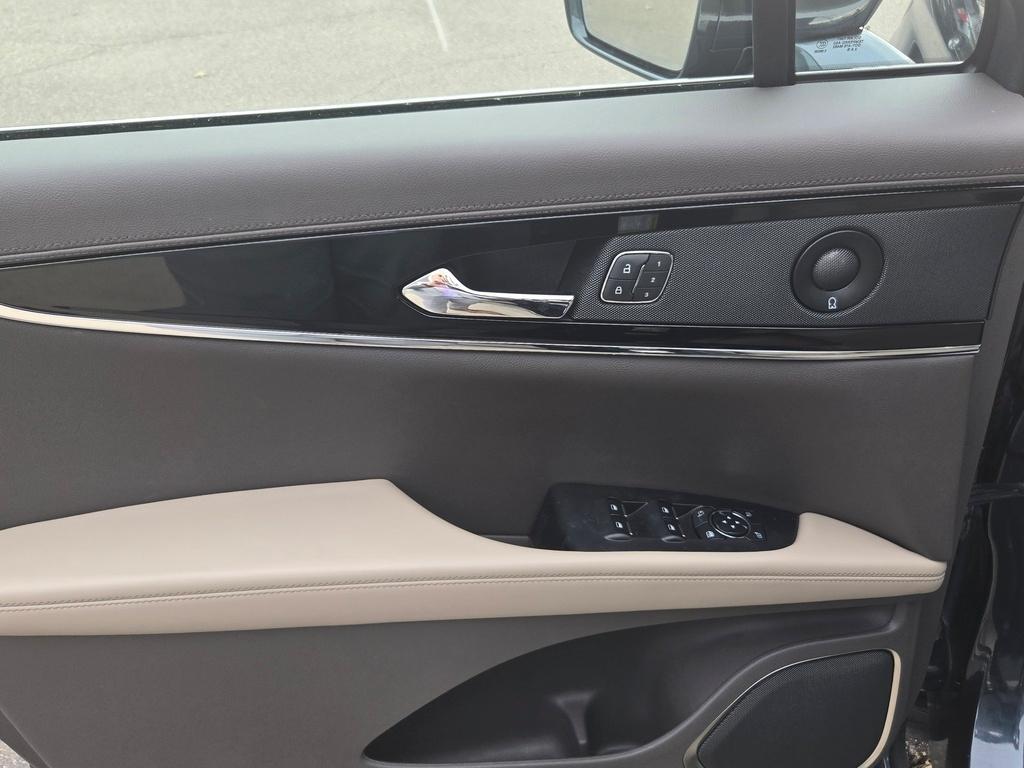 used 2023 Lincoln Nautilus car, priced at $40,400