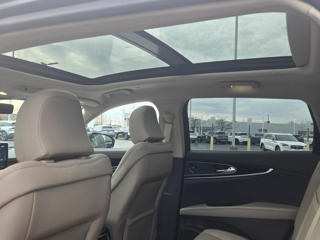 used 2023 Lincoln Nautilus car, priced at $40,400