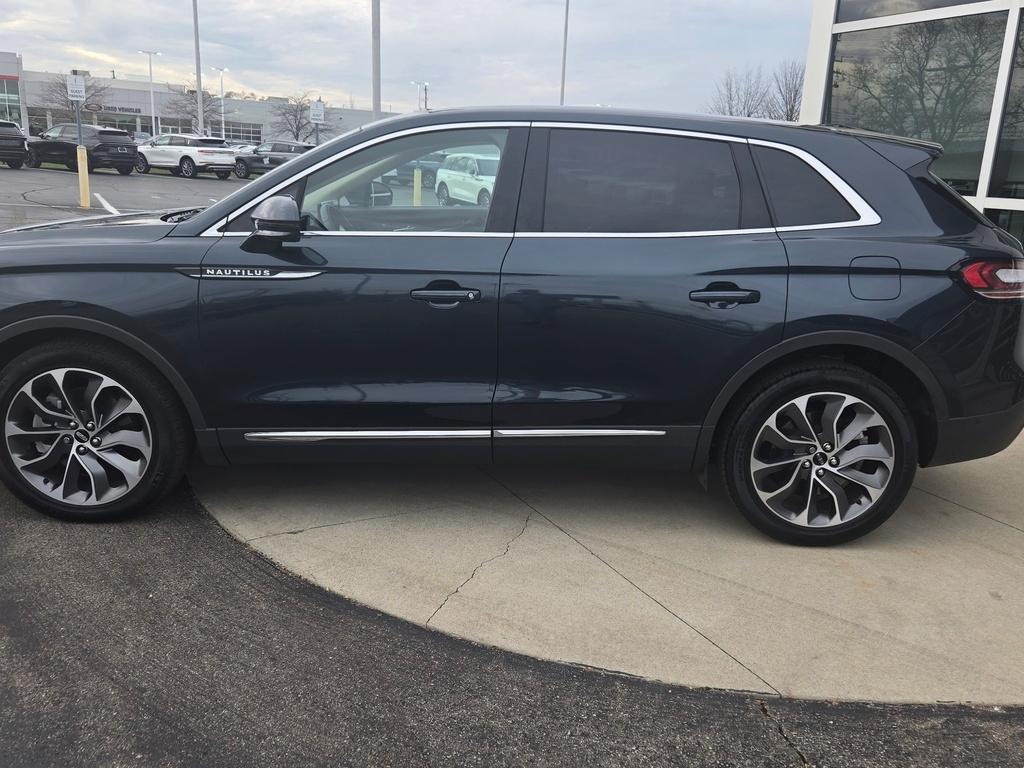 used 2023 Lincoln Nautilus car, priced at $40,400