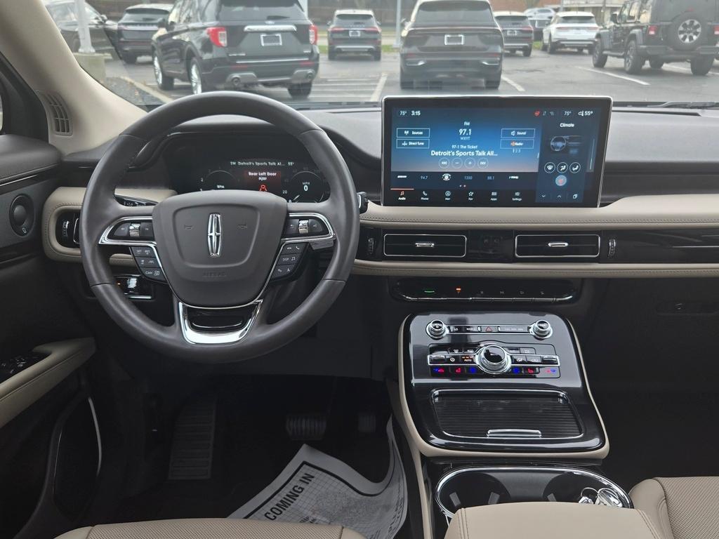 used 2023 Lincoln Nautilus car, priced at $40,400