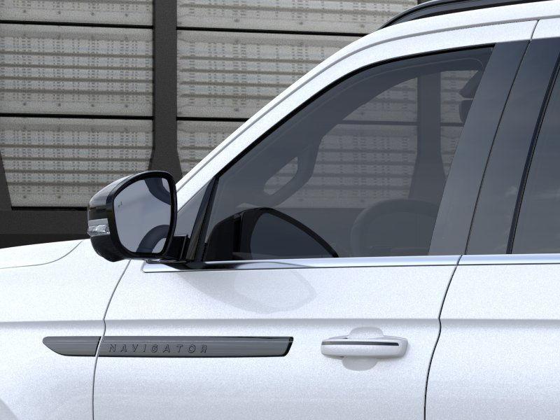 new 2025 Lincoln Navigator car, priced at $109,305